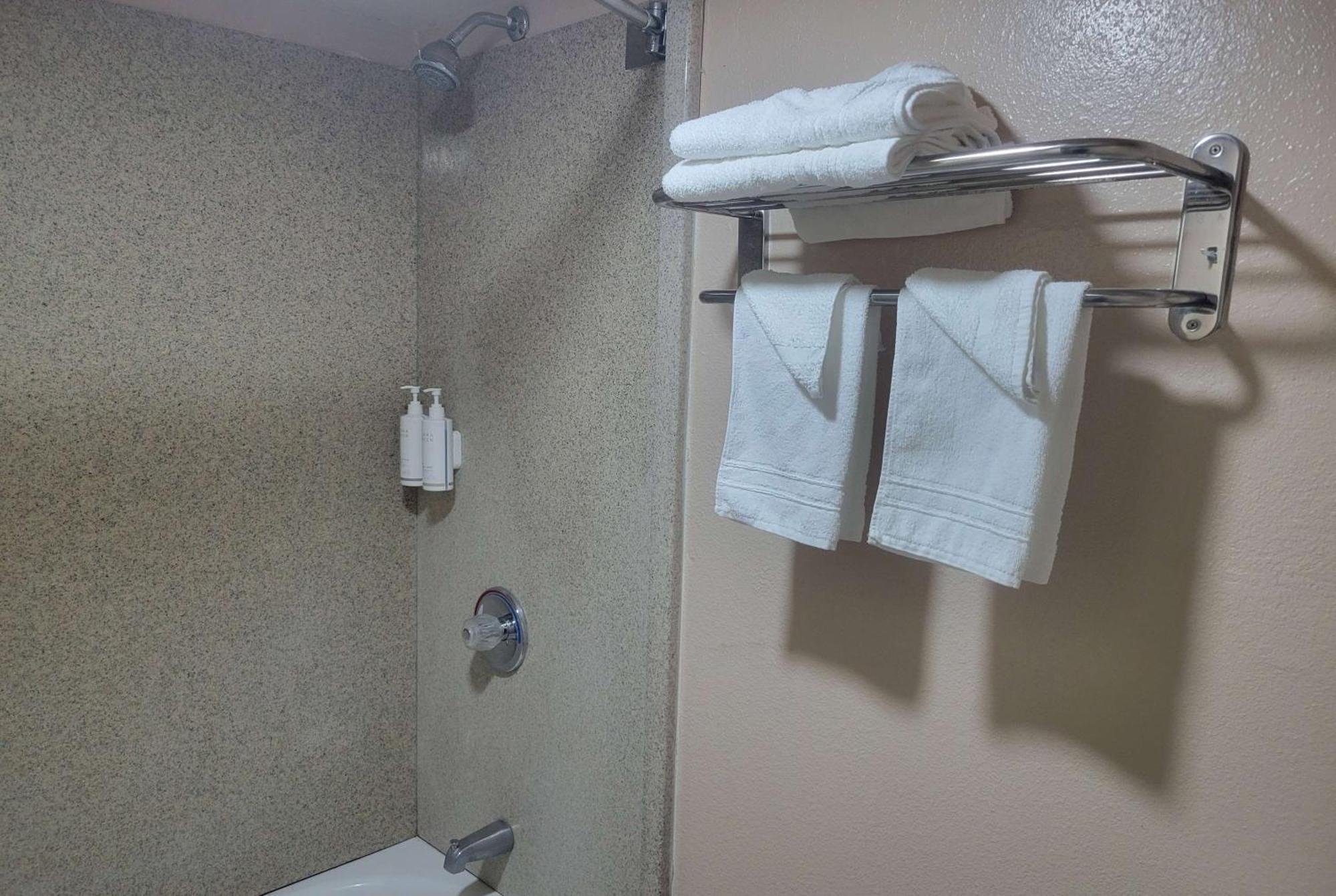 Travelodge By Wyndham Hotel